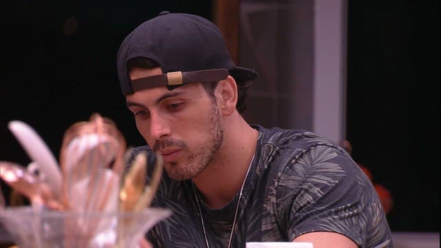 BBB19: Após beijo, Maycon desabafa sobre Isabella: "Não existe nós dois"
