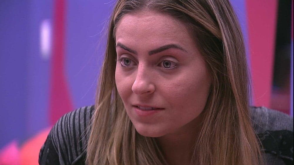 BBB19: Paula confronta Maycon após ele abandonar Isabella e questiona maturidade do colega