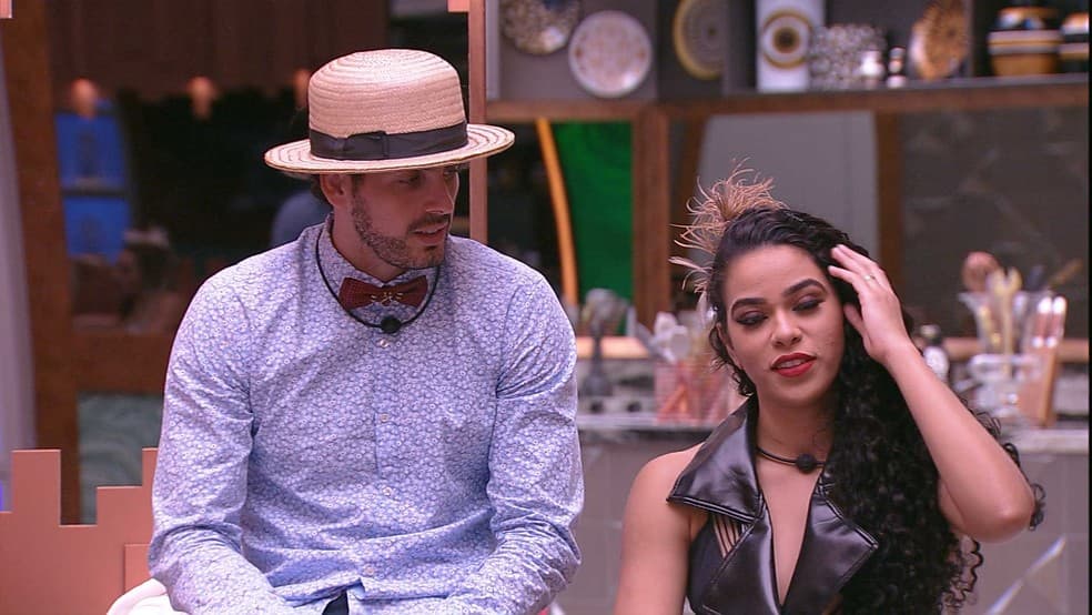 No BBB19, Elana revela que deseja Maycon e é pedida em casamento