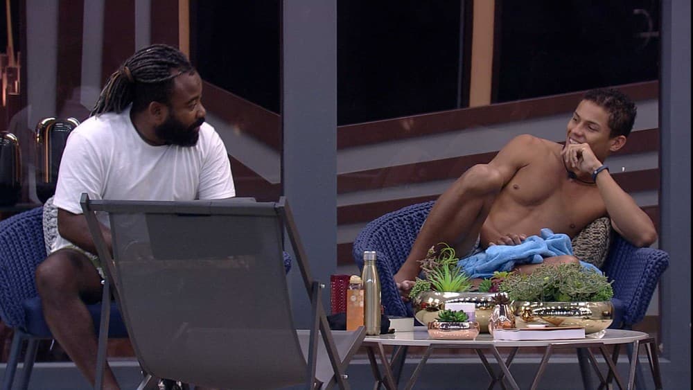 BBB19: Sem papas na língua, Rodrigo faz pergunta íntima para Danrley e resposta choca
