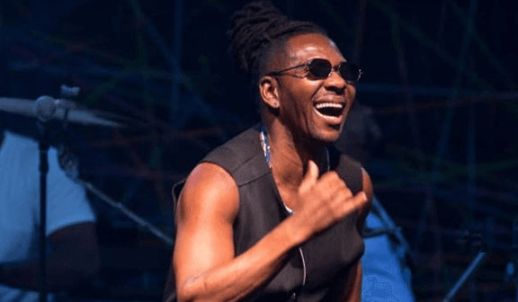 Beto Jamaica apresenta nova namorada