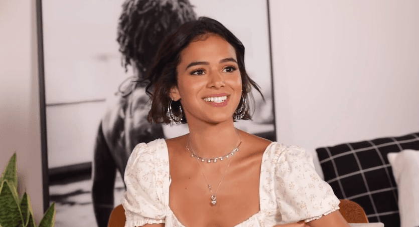 Bruna Marquezine entrega vida pessoal e revela no que é viciada