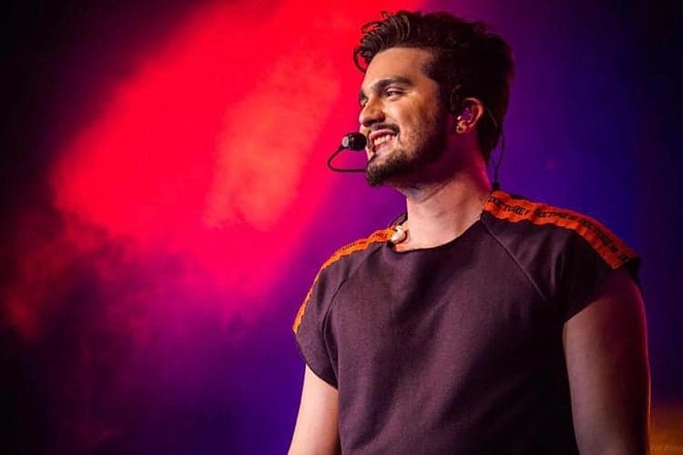 Com ação simples, Luan Santana rejuvenesce mais de 10 anos e fãs se espantam