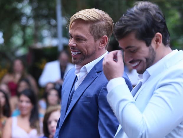 Jojo Toddynho, Antonia Fontenelle e Narcisa Tamborindeguy testemunham o casamento de Bruno Chateaubriand e Diogo Bocca; fotos