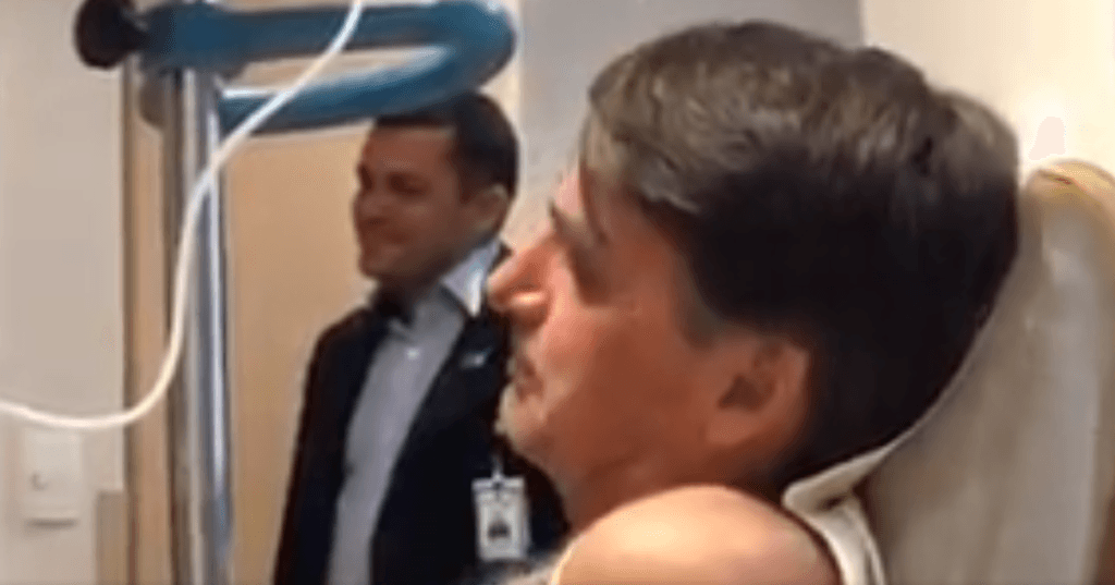 No fundo do poço, Jair Bolsonaro vai aos prantos ao ouvir Chitãozinho e Xororó e surge em frangalhos