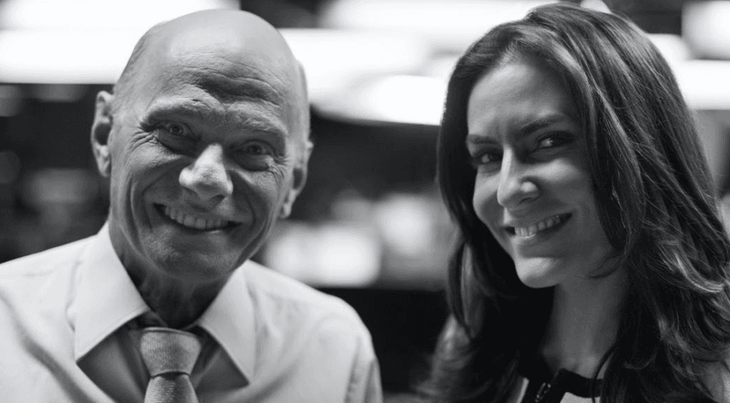 Ticiana Villas Boas reaparece após polêmica, homenageia Ricardo Boechat e revela gravidez