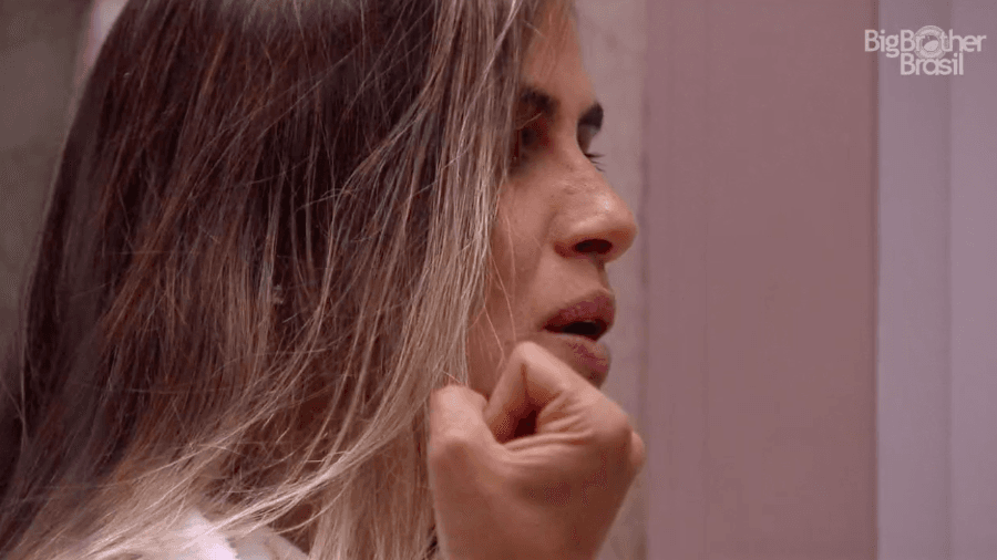 BBB19: Carol faz desabafo, teme ser vetada da prova do líder e deixa comunicado