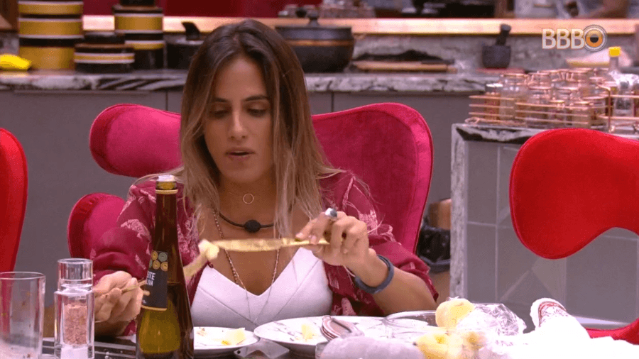 BBB19: Carolina revela para quem daria o monstro caso vença a prova do anjo