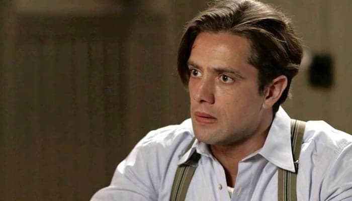 Espelho da Vida: Julia e Danilo são surpreendidos em fuga e se dão mal