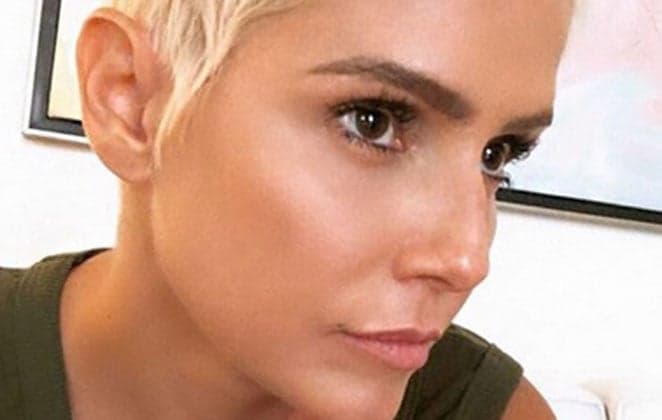 Deborah Secco ostenta figurino ousado durante ensaio do Baile do Copa