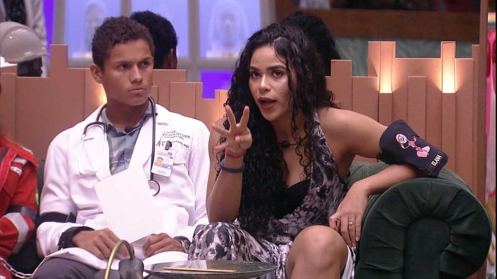 BBB19: Tiago Leifert avisa que brothers podem tirar as correntes e Elana se confunde em escolha
