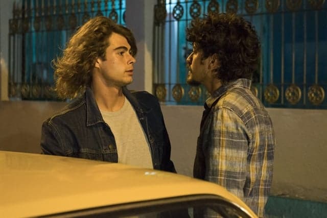 Verão 90: João dá flagra em Jerônimo, estraga plano e os dois brigam feio
