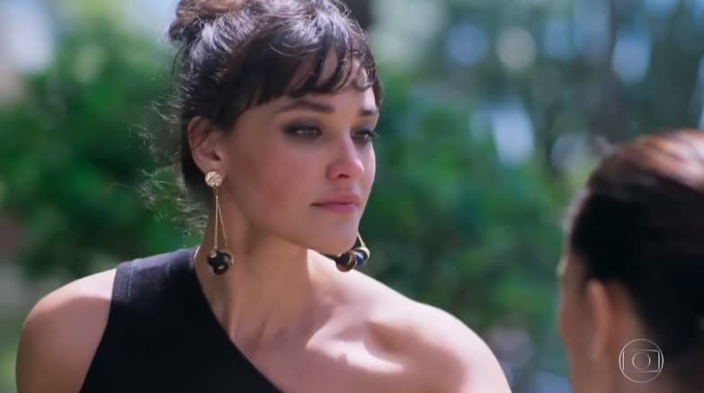Em trama da Globo, Verão 90, Débora Nascimento perdoa traição do marido