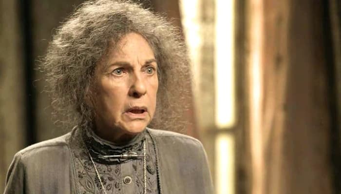 Senhora (Suzana Faini) em cena de Espelho da Vida (Foto: Reprodução/Globo)