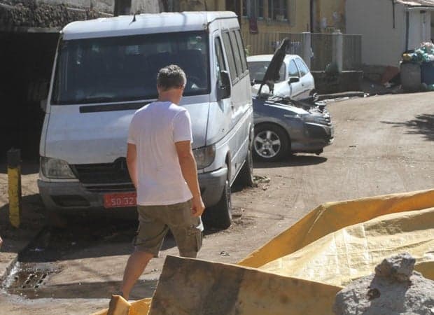 Luciano Huck toma atitude, vai até o Vidigal após chuva arrasar com a comunidade e faz anúncio importante