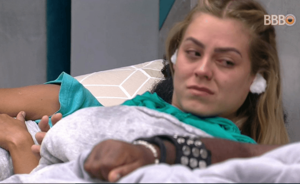 BBB19: Isabella não consegue dormir e chora por causa de ronco do Rodrigo; veja o vídeo