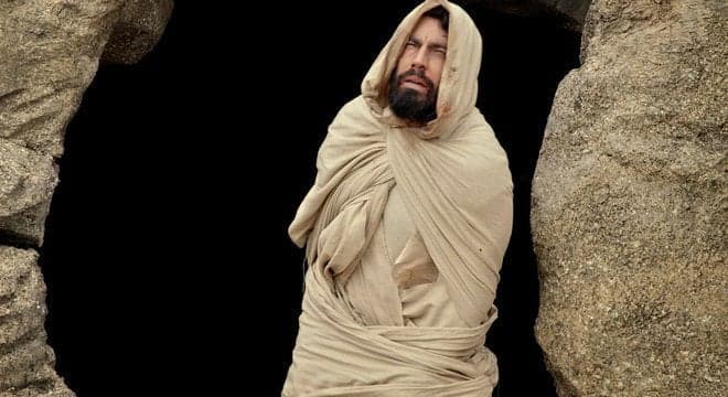 Cena da ressurreição de Lázaro em capítulo especial da novela Jesus movimenta a internet; assista