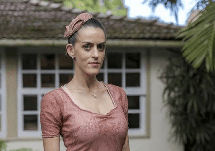 Espelho da Vida: vida passada de Lenita é bela, recatada e do lar