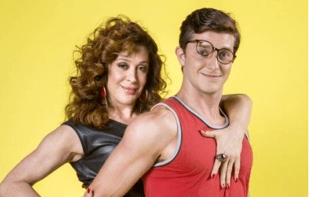 Verão 90: Lidiane agarra eletricista e faz sexo com ele