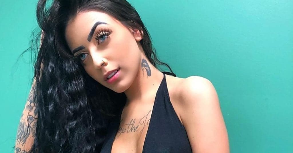 Após dizer que estudar não leva a nada, MC Mirella se defende das críticas e gera nova polêmica