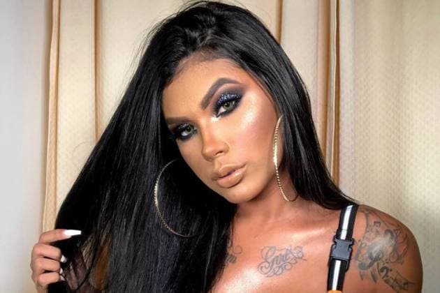 Eita! Pocah tira a roupa, empina a bunda e deixa marmanjos atiçados: "Queria chupar"