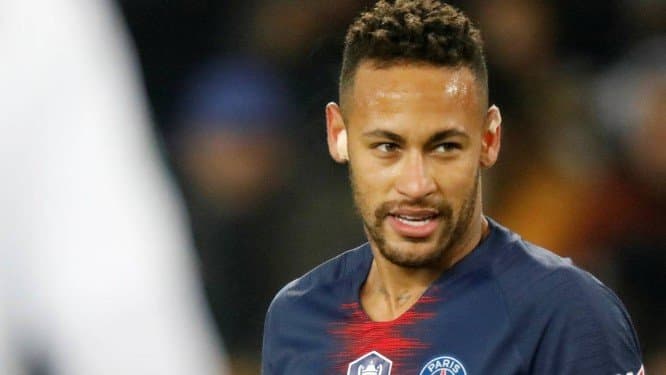 Livre, leve e solto: Neymar Jr vai para o centro da "pegação" no Brasil e se joga