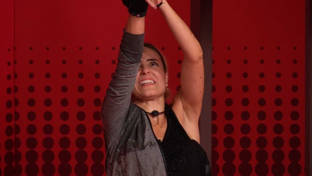 Paula é a última deixar a Prova do Líder (Foto: Reprodução)