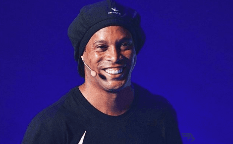Ronaldinho surge em publicação ao lado de Bolsonaro e atrai a ira de seguidores: "O pior"