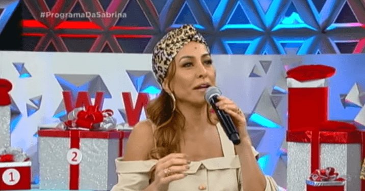 Em baixa no ibope, Sabrina Sato vira prioridade e Record começa a definir detalhes do novo programa da japa