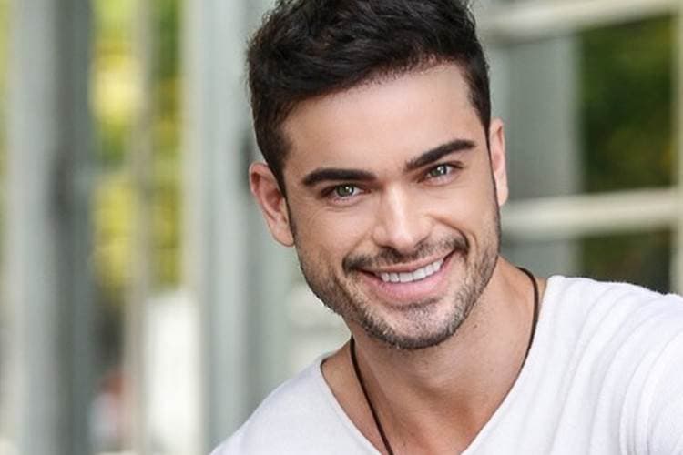 Sidney Sampaio quebra o protocolo, fala se beijaria ex em cena e broncas da Record