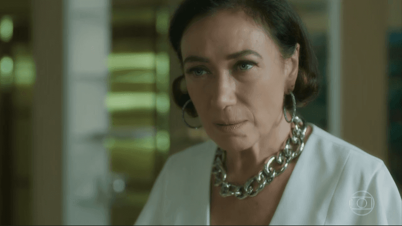 O Sétimo Guardião: Valentina é surpreendida por León, mas o pressiona e faz descoberta