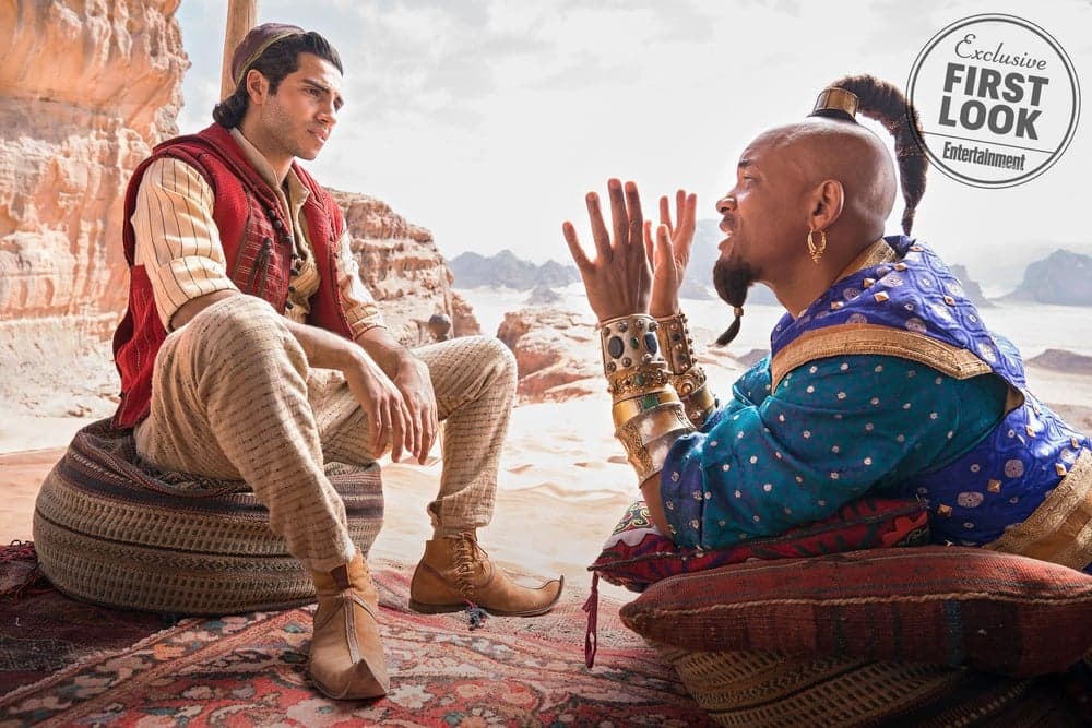 Will Smith aparece em primeira cena como o Gênio da Lâmpada, do filme Alladin, ao lado de Mena Massoud — Foto: Entertainment Weekly/Divulgação