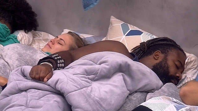 BBB19: Rodrigo faz Isabella chorar e reacende polêmica