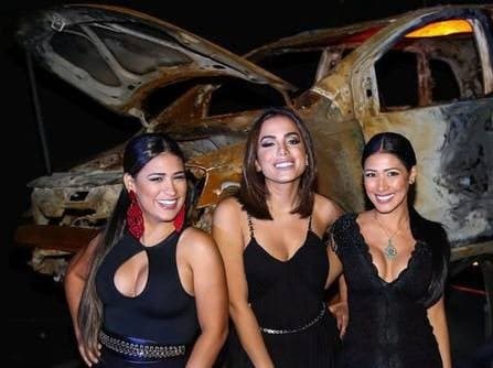 Sem Simaria, Anitta e Simone aparecem juntas e despistam boatos de briga