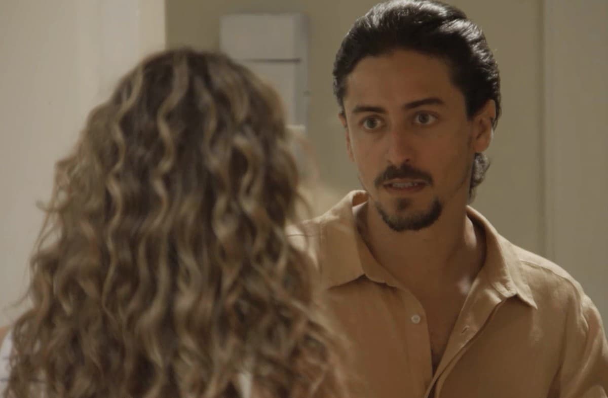 Manuzita e Jerônimo em cena da novela Verão 90 (Foto: Reprodução/Globo) Manuzita e Jerônimo em cena da novela Verão 90 (Foto: Reprodução/Globo)