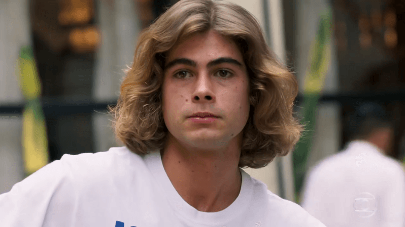 João (Rafael Vitti) em cena de Verão 90 (Foto: Reprodução/Globo)