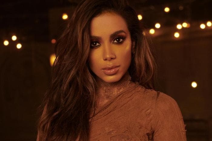 Anitta exibe sapato milionário em premiação e valor exorbitante espanta seguidores