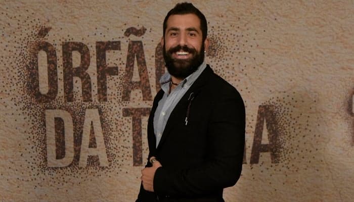 Ex-BBB Kaysar comemora papel em novela da Globo e se emociona: "emoção que nunca imaginei viver"