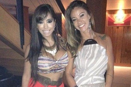 Empresária que processou Anitta aparece em aniversário e chama casa da cantora de hospício