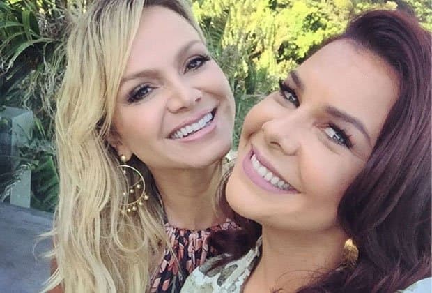 Ao lado de Eliana, Fernanda Souza 'dá dedo' ao vivo no Programa da Maisa