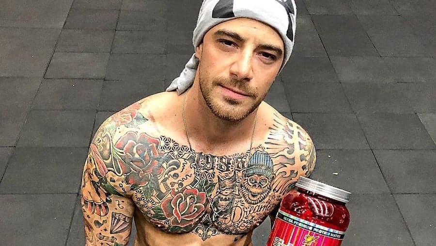 Felipe Titto recebe críticas com seu corpo, se irrita e toma atitude radical