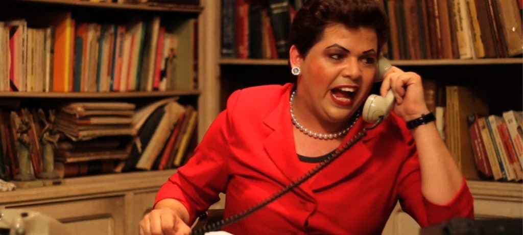 Gustavo Mendes, imitador da Dilma, revela homossexualidade e assume namoro com bonitão; veja