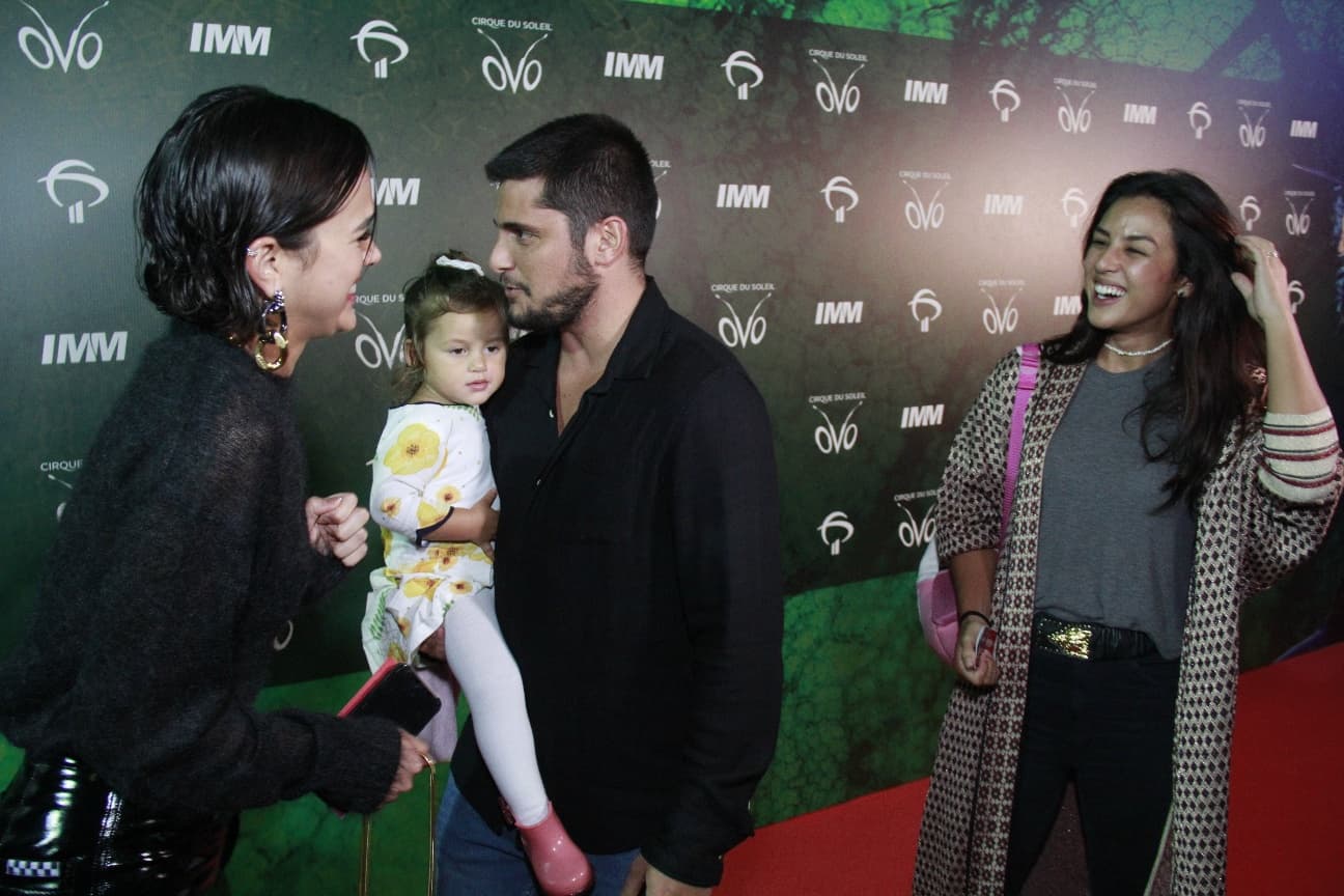 Bruna Marquezine encontrou os amigos no evento (Foto: Wallace Barbosa/ AgNews) Bruna Marquezine encontrou os amigos no evento (Foto: Wallace Barbosa/ AgNews)