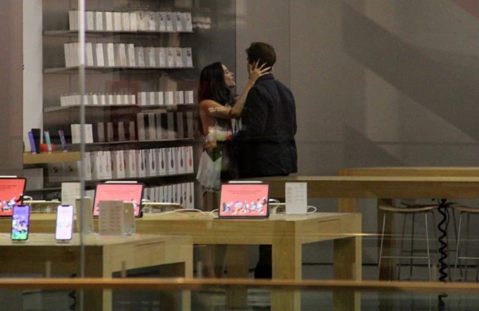 Nicolas Prattes e Juliana Paiva são flagrados em shopping