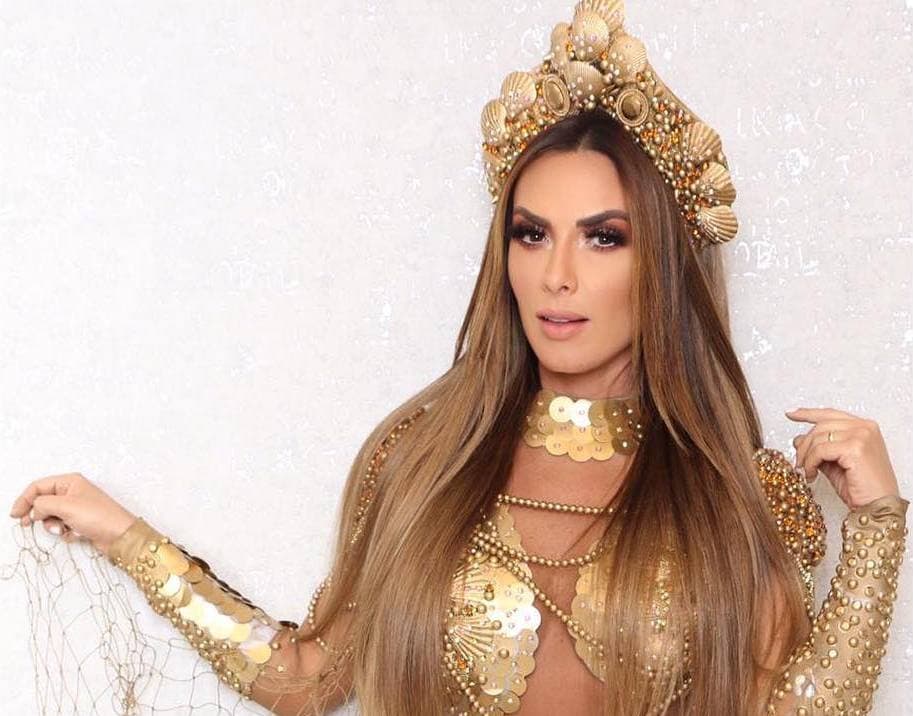 Nicole Bahls é enganada e explica visual no aniversário de Anitta: "Pouco de Iemanjá e pouco de fundo do mar"
