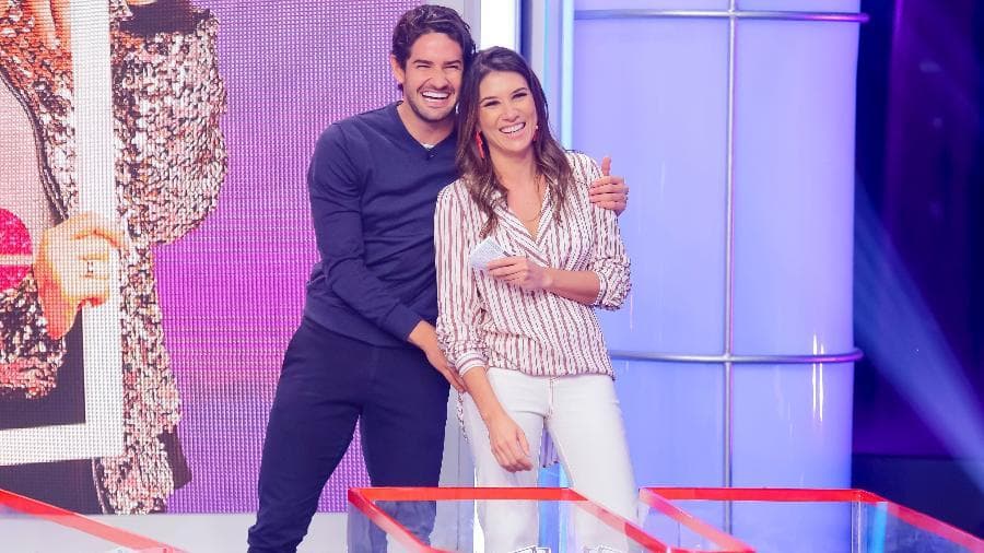 Rebeca Abravanel é atacada após ter foto íntima divulgada ao lado de Pato: "Seca e corcunda"