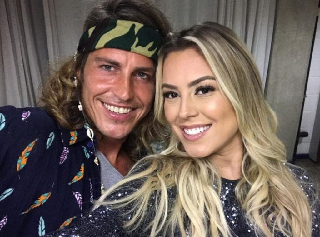 BBB19: Italiano do BBB é flagrado com Isabella na praia em momento íntimo