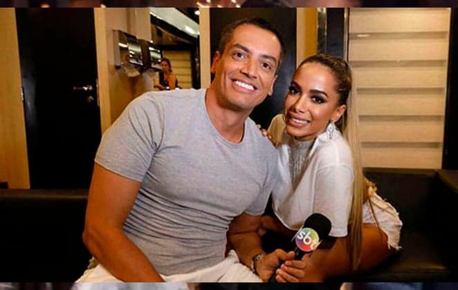 Leo Dias afirma ter terminado a biografia de Anitta - Divulgação/SBT Leo Dias afirma ter terminado a biografia de Anitta - Divulgação/SBT