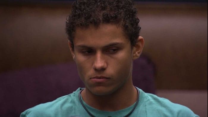 BBB19: Danrley alfineta Paula após ser colocado no Paredão e ela rebate