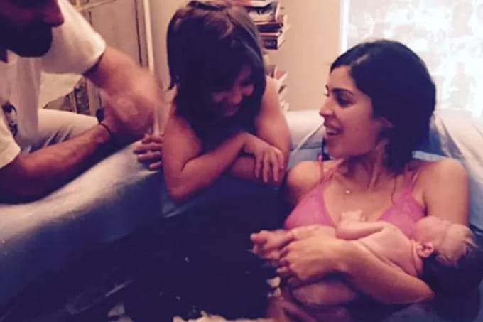Bela Gil com seus filhos antes de comer placenta (Foto: Reprodução/Instagram) Bela Gil com seus filhos antes de comer placenta (Foto: Reprodução/Instagram)